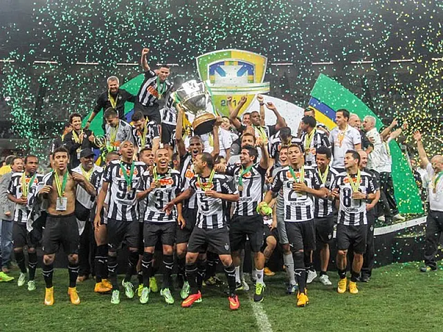 Atlético-MG vence o Cruzeiro e conquista a Copa do Brasil; São Paulo é eliminado na Sul-Americana