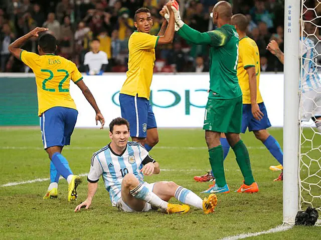 Neymar, lesão de Messi e pressão dão tom à moda antiga a Brasil x Argentina