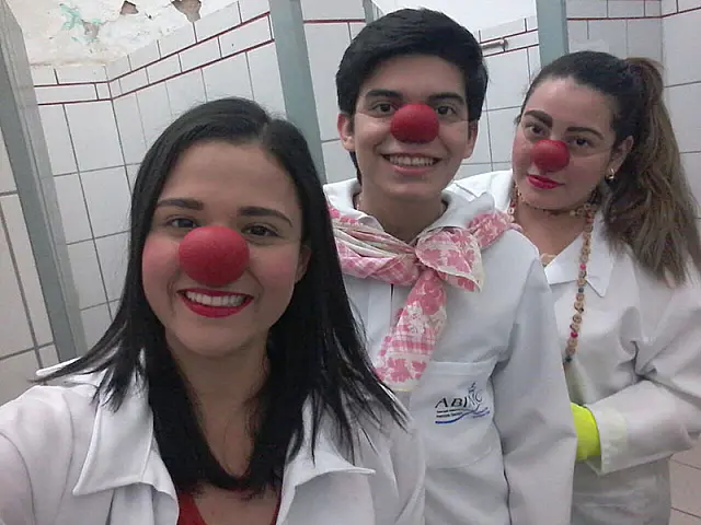 “Doutores da Alegria” realizam primeiro trabalho oficial no Cantinho da Criança na Matriz