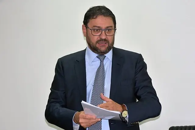 Longen vê incoerência da Aneel taxar energia solar e anunciar bandeira vermelha