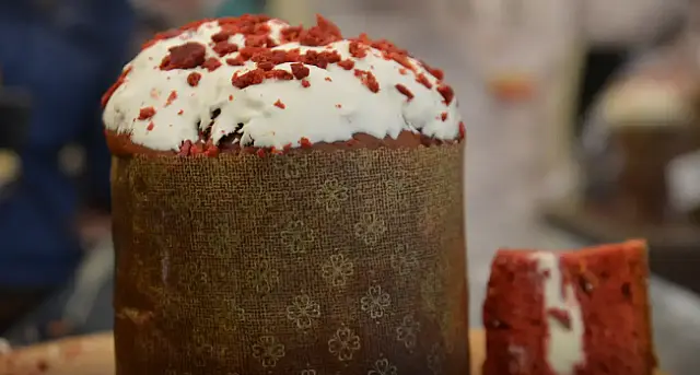 Panetones com fungos são recolhidos do mercado