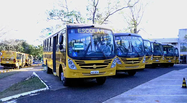Dois Irmãos do Buriti recebe ônibus para transporte escolar
