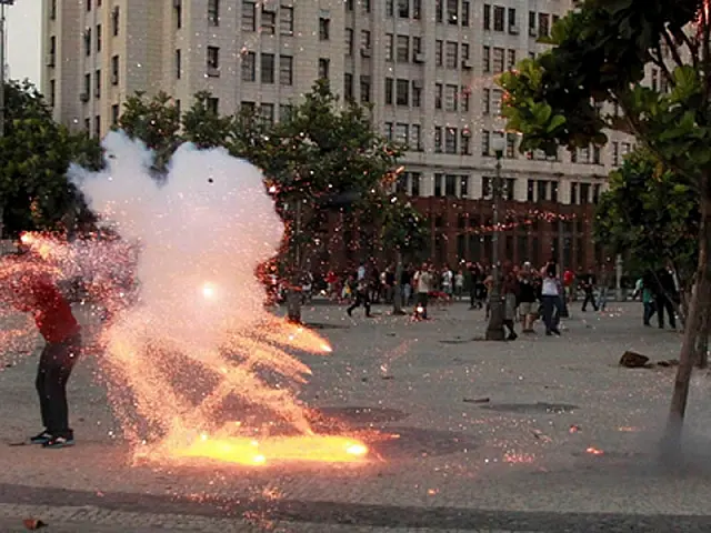 Cinegrafista perde parte da orelha e entra em coma após protesto no Rio