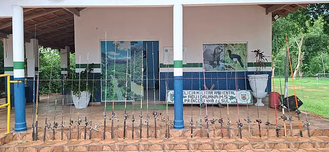 PMA apreende petrechos de pesca e prende três pessoas na região de Palmeiras