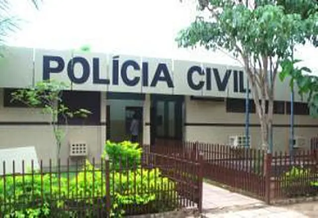 Mãe sai e criança é encontrada molhada em rua de Nioaque