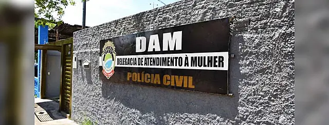 Acusado de agredir e estuprar esposa, homem coage filho a depor e é preso na DAM