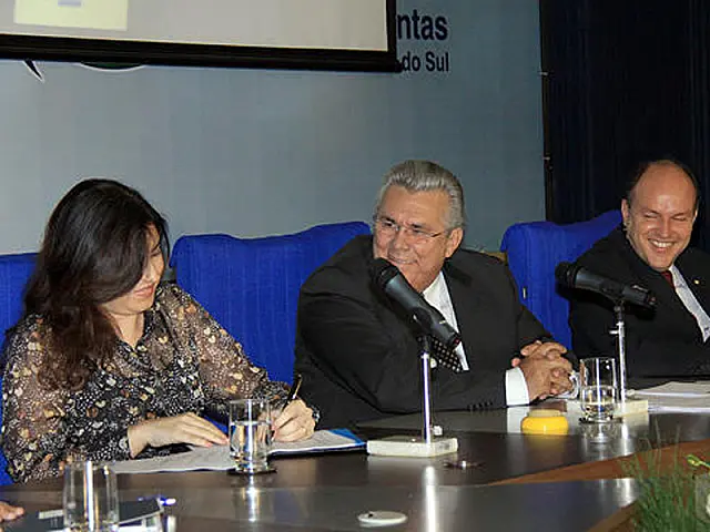 Governo assina termo de compromisso para o desenvolvimento de micro empresas em MS