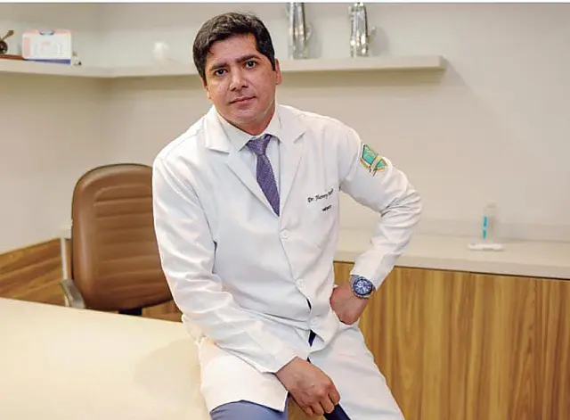 Da UTI ao milagre: médico relata a luta incansável contra a Covid-19