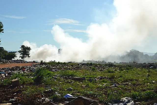 Moradores denunciam constantes incêndios no aterro sanitário de Anastácio