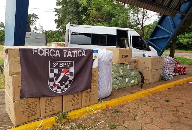 Van é apreendida carregada com contrabando a caminho da Capital