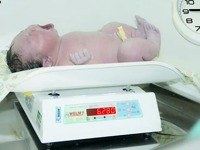 Mulher dá à luz bebê com mais de seis quilos