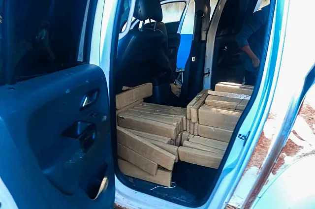 PM apreende 1,3 toneladas de drogas em caminhonete no assentamento Monjolinho