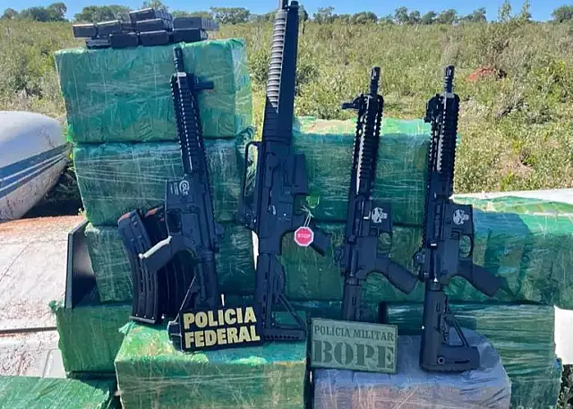 PF e BOPE encontram cocaína, fuzis e munições em aeronave