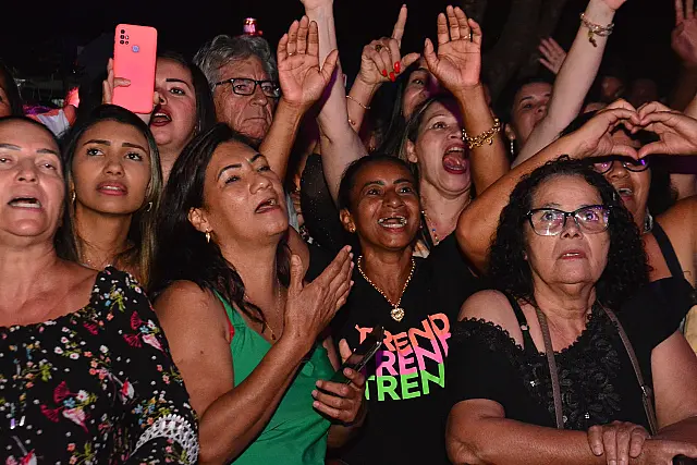 Segunda noite da festa do peixe em Camisão (MS)