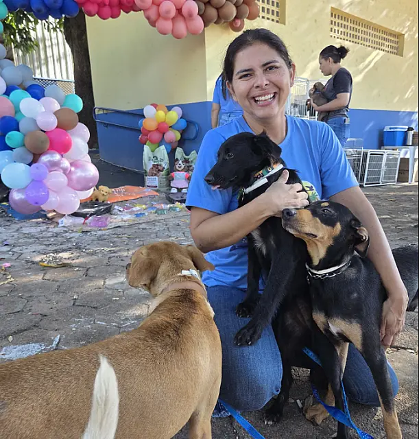 Animais recebem novos lares e comprovam sucesso de feira em Anastácio