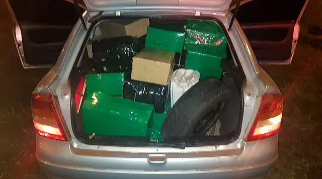 PRF apreende 447 Kg de maconha após tentativa de fuga de suspeito