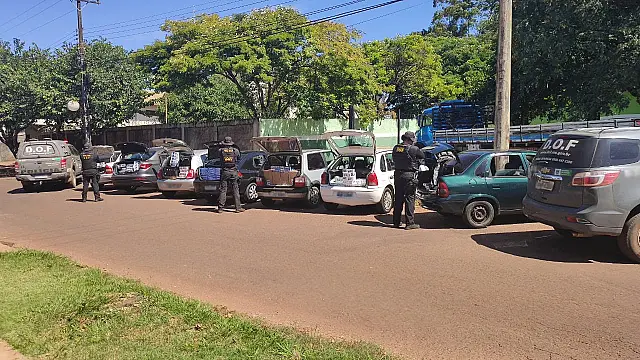 DOF apreende em 7 carros, cigarros e pneus contrabandeados
