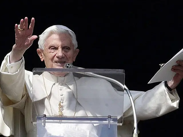 Bento XVI terá título de 'papa emérito' após deixar papado