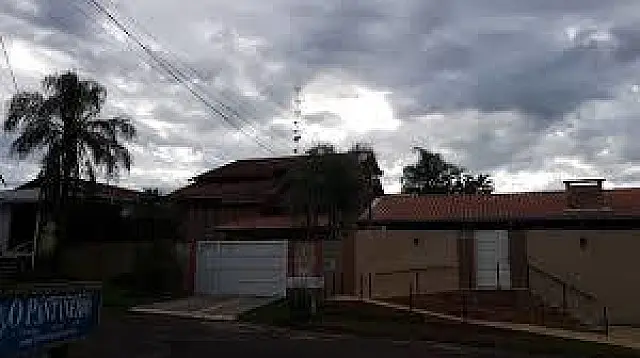 Dia começa quente, mas com possibilidade de chuvas à tarde nesta quarta-feira