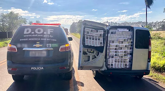 Polícia flagra veículo carregado com mais de dois mil pacotes de cigarros