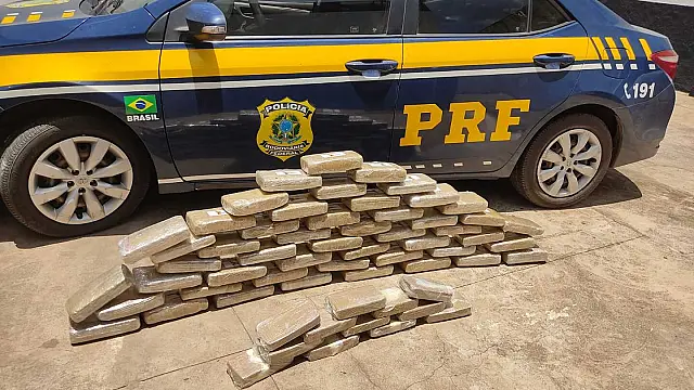 PRF prende caminhoneiro com 64 kg de droga na BR-262 de Miranda