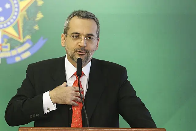 Ministro da Educação diz não ser radical e estar aberto ao diálogo