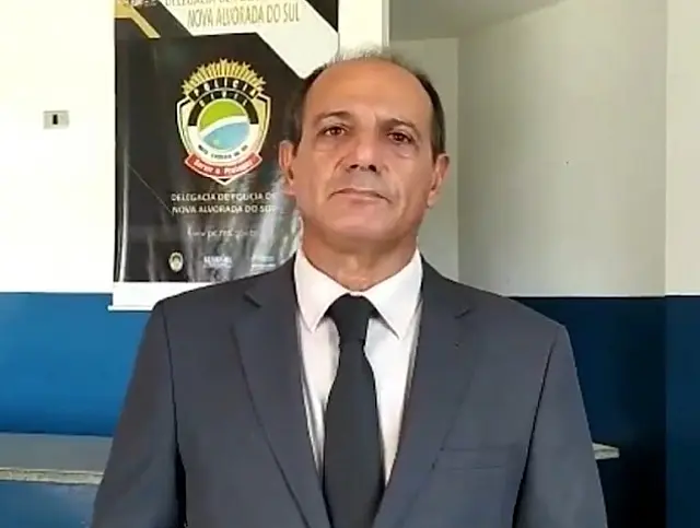 Prefeito dá soco em adversário político durante sessão da Câmara