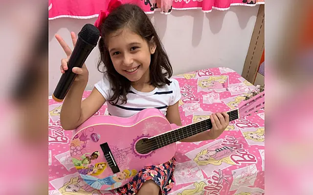 Com apenas 10 anos, Sophia é a mirandense que de tanto brilhar no "gogó" foi parar no The Voice Kids