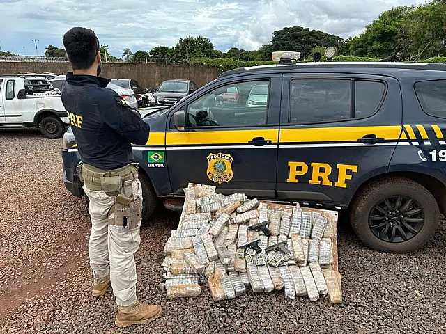 PRF apreende pistolas, munições e 106 kg de haxixe em Campo Grande