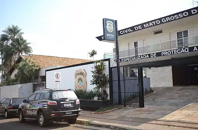 Mãe aciona polícia após sangramento íntimo na filha de dois anos