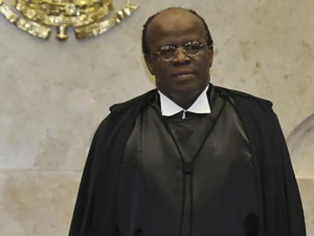 Barbosa assume STF e critica desigualdade no acesso à Justiça