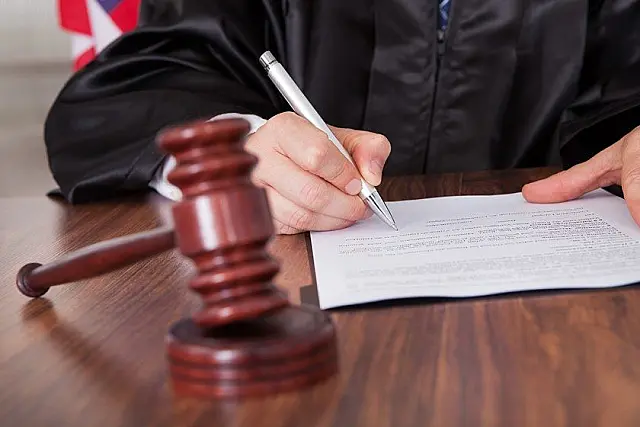 Mulher é condenada a 13 anos de prisão por matar marido