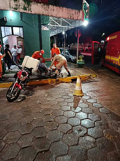 Motociclista fica ferido após queda acidental no cruzamento de Corumbá