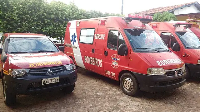 Homem perde controle de moto e bate em placa de cimento em Aquidauana