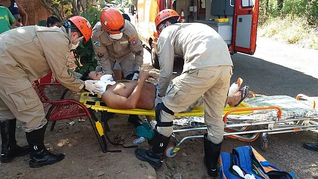 Jovem sofre queda de moto na Vila Trindade e fica com a pele bastante esfolada