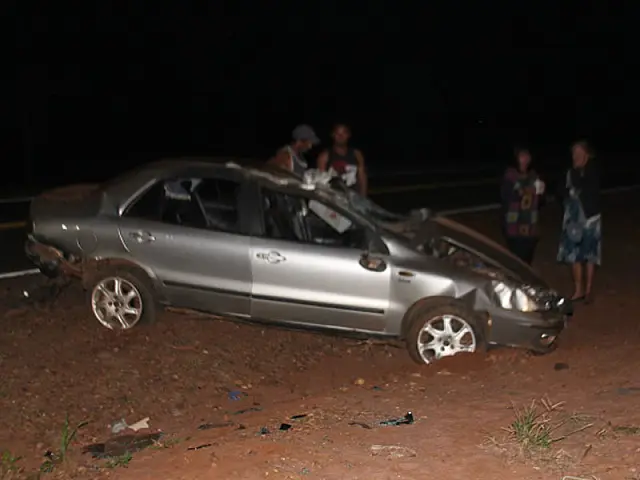 BR-262: condutor perde controle de veículo e fica gravemente ferido em acidente