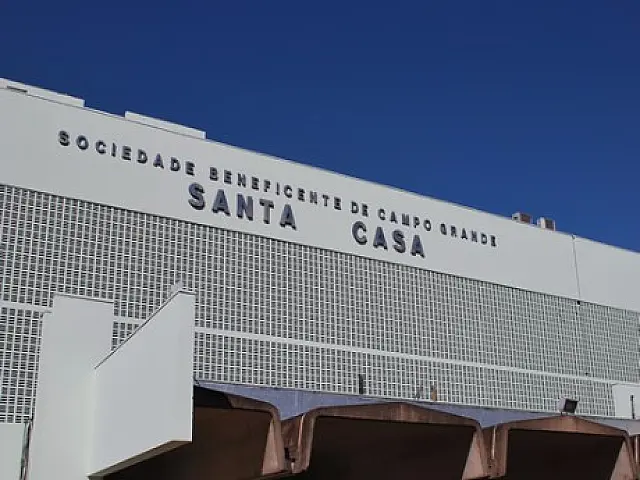 Homem sofre acidente de moto, bate a cabeça com muita força e é transferido para Campo Grande