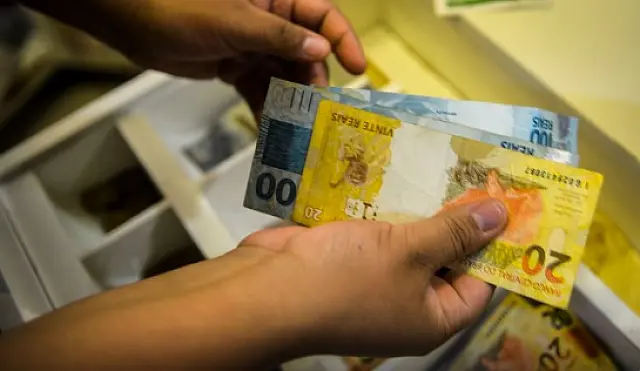 Rendimento médio no Brasil atinge recorde, mas desigualdade persiste
