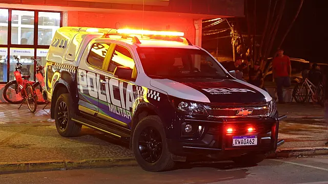 Mulher é agredida ao pedir que companheiro tire chiclete da cama