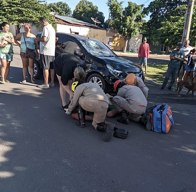 Motociclista fica ferida após escorregar em óleo na pista no anel viário de Corumbá
