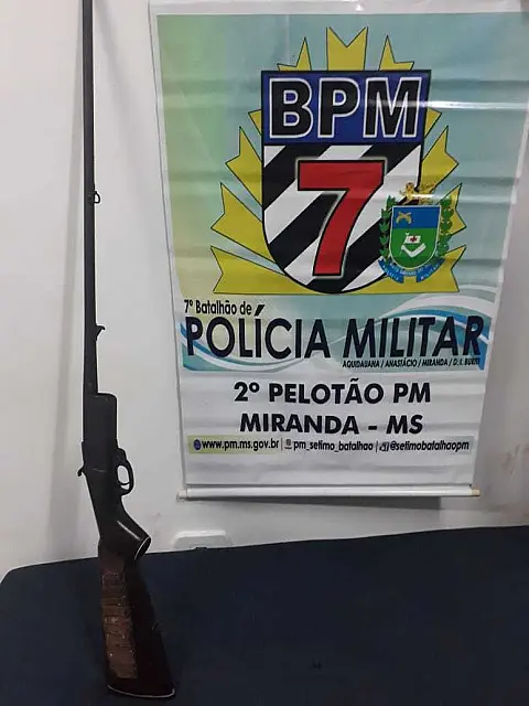 Após brigar com mulher, homem é preso com arma pela PM em Miranda