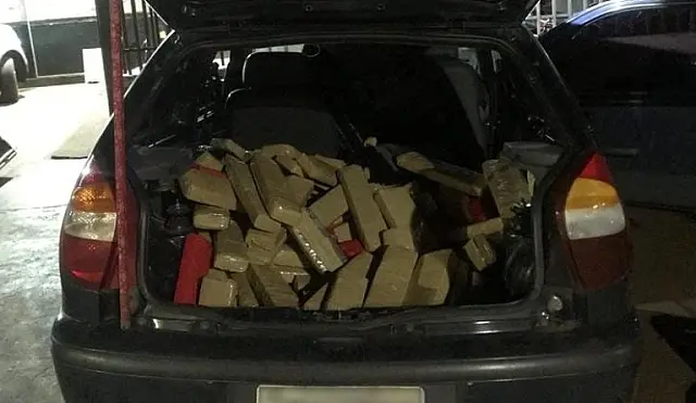 PRF apreende 316 kg de maconha transportada por menor de 16 anos