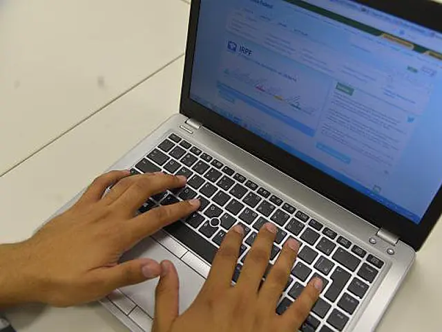 Receita abre consulta ao último lote de restituições do IR 2015