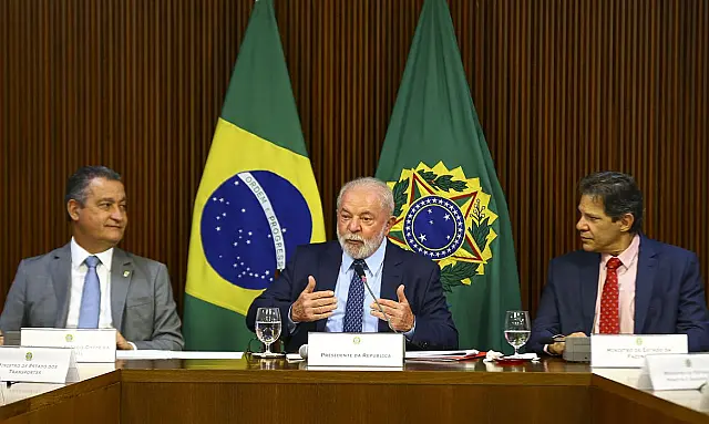 "Não podemos ficar chorando o dinheiro que falta", diz Lula