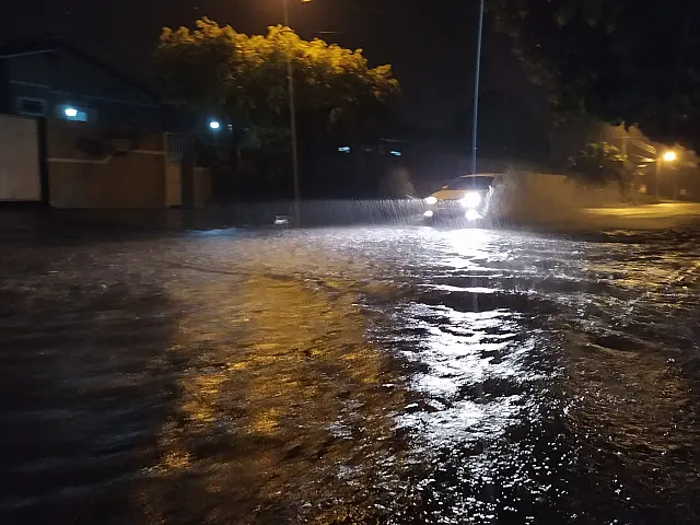 Por conta das chuvas, moradores sofrem com alagamentos em Aquidauana
