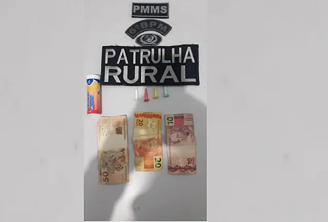 PM prende dupla vendendo drogas no Carnaval de Corumbá