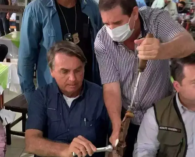 Bolsonaro almoça churrasco e volta a Brasília depois de 4 horas em MS