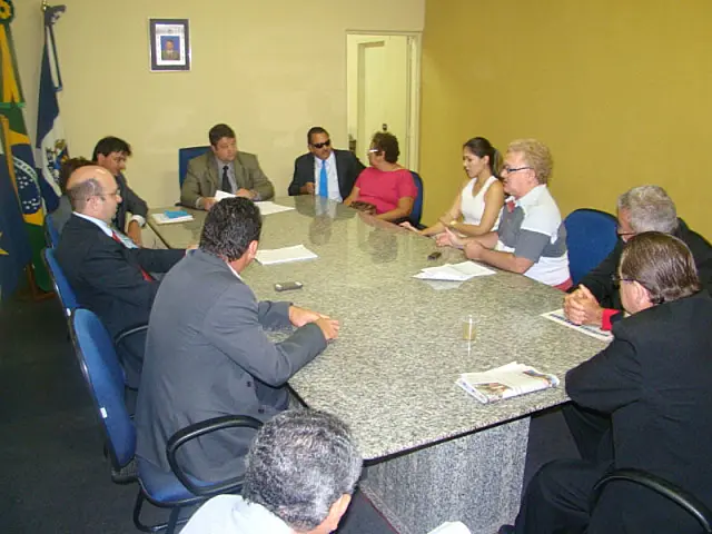 Servidores municipais e vereadores discutem vida funcional
