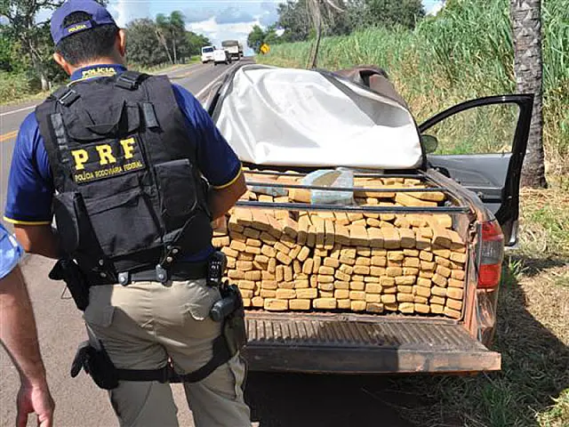 PRF apreende mais de meia tonelada de maconha na BR-262