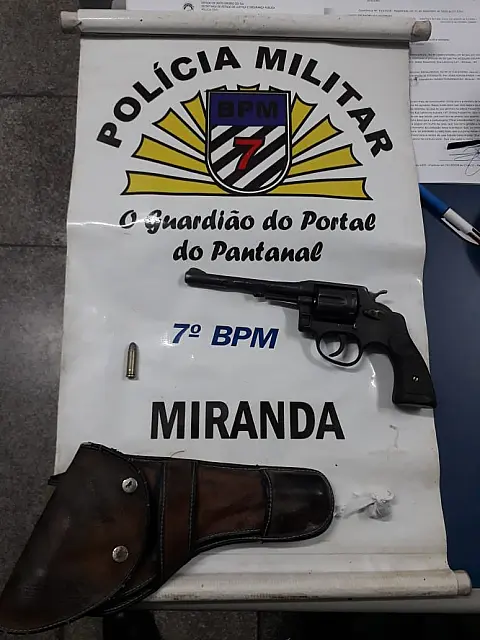 Homem é preso com arma de fogo dentro do carro em Miranda